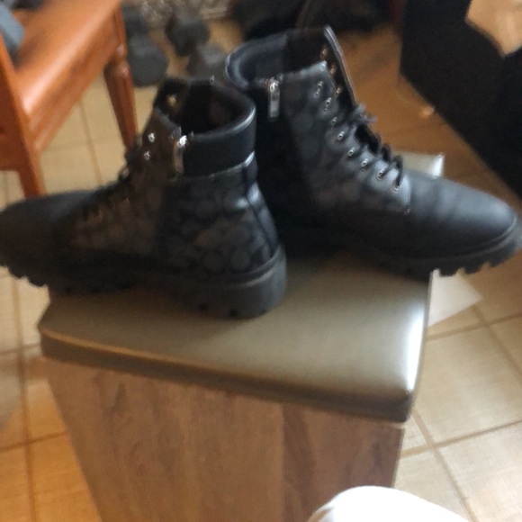 Authentic COACH military combat boot. Size 11.5. Laces and side zipper. - Picture 5 of 10